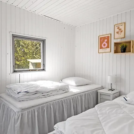 Дом отдыха 4 Bedroom Cozy In