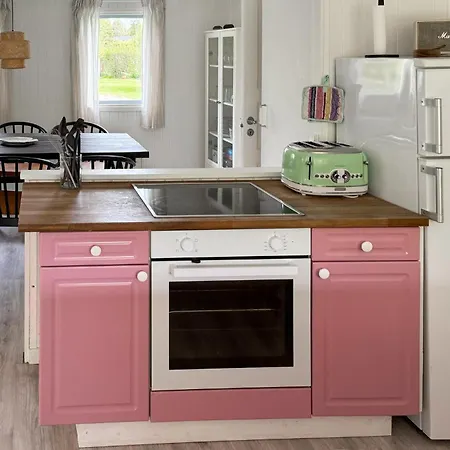 4 Bedroom Cozy In Semesterbostad *