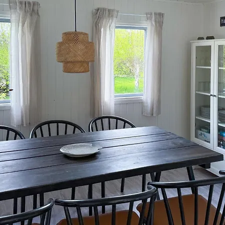 Semesterbostad 4 Bedroom Cozy In *