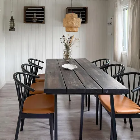 4 Bedroom Cozy In Semesterbostad Hals