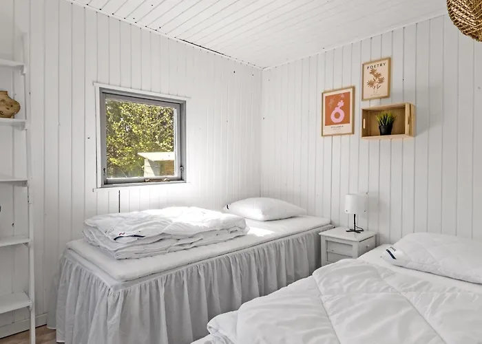 Semesterbostad 4 Bedroom Cozy In