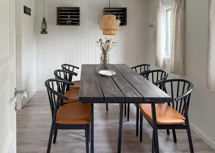 4 Bedroom Cozy In Сasa de vacaciones Hals